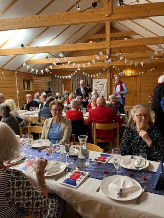 Väntar på att få ta mat