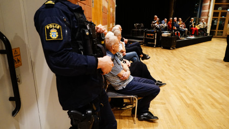 Polisen var där och bevakade att allt gick rätt till